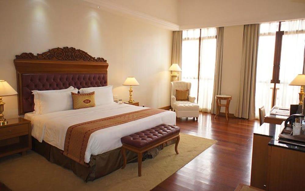 Hotel Royale Chulan Kuala Lumpur Zewnętrze zdjęcie A room at the hotel