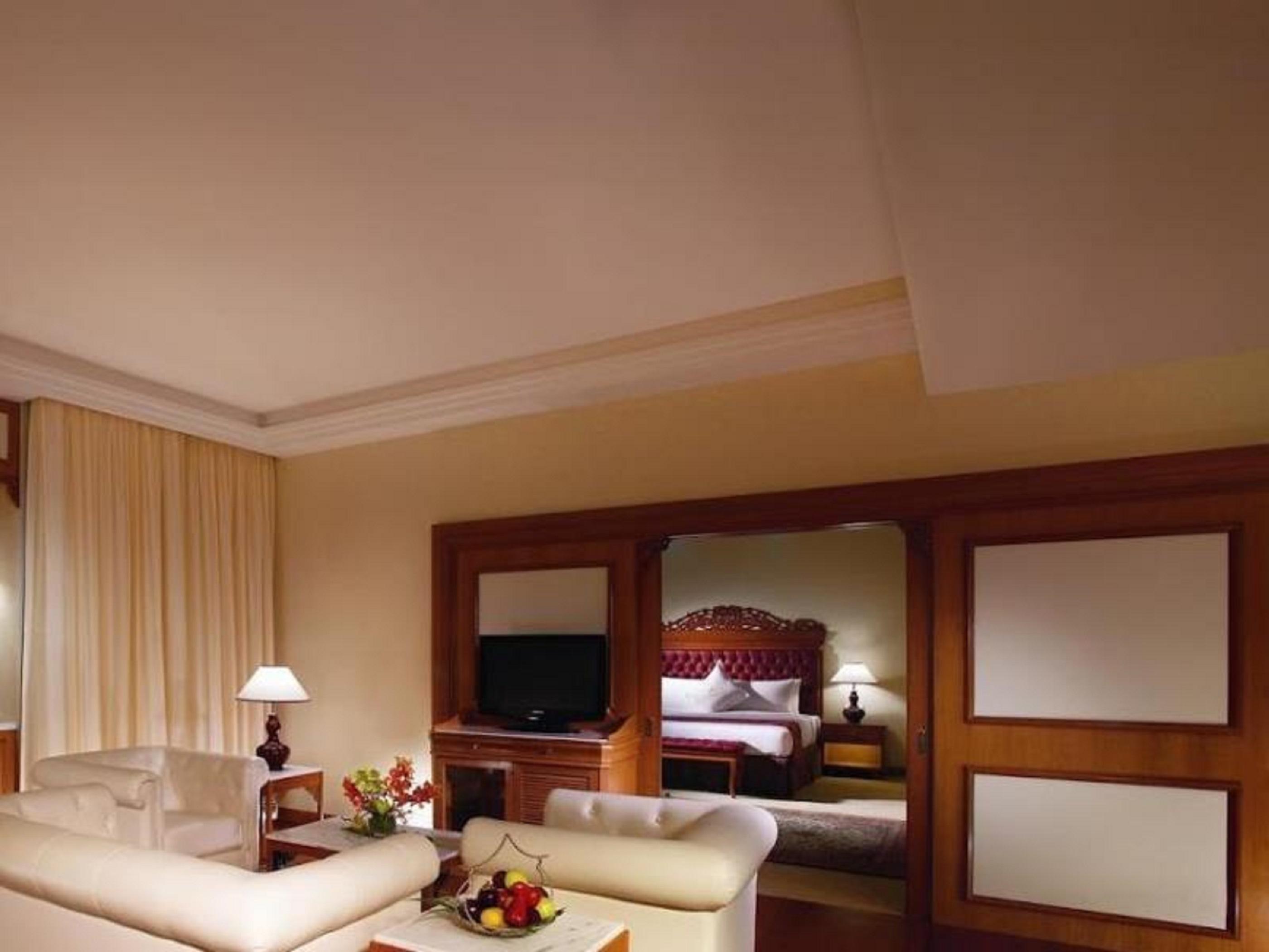 Hotel Royale Chulan Kuala Lumpur Zewnętrze zdjęcie A suite at the hotel