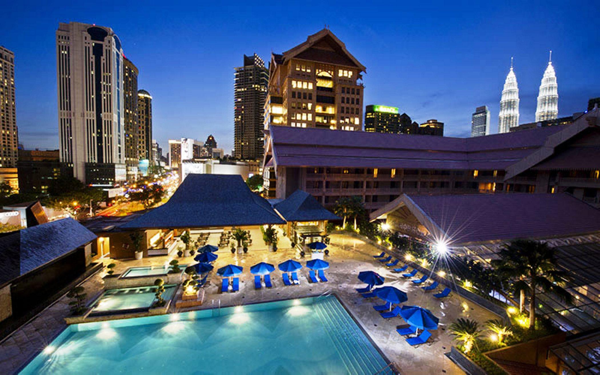 Hotel Royale Chulan Kuala Lumpur Zewnętrze zdjęcie The hotel's pool