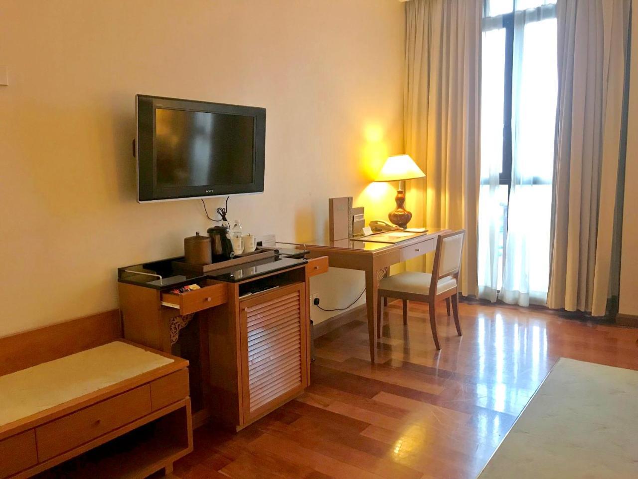 Hotel Royale Chulan Kuala Lumpur Zewnętrze zdjęcie A room at the hotel