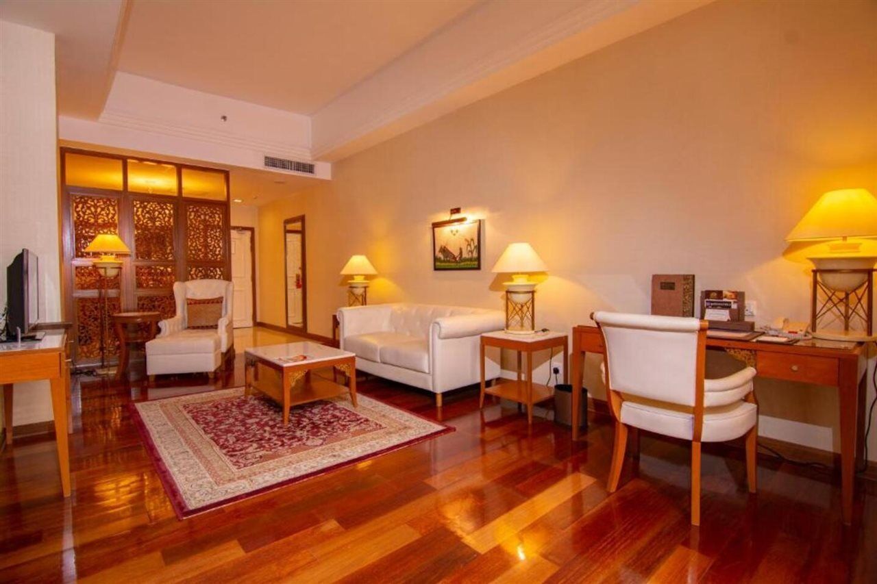 Hotel Royale Chulan Kuala Lumpur Zewnętrze zdjęcie A suite at the Taj Bengal