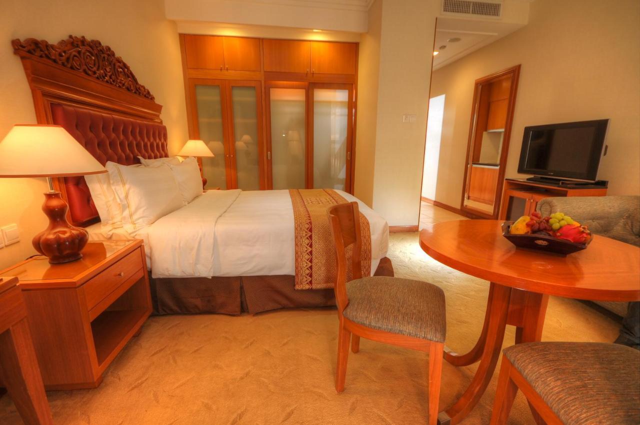 Hotel Royale Chulan Kuala Lumpur Zewnętrze zdjęcie A room at the hotel